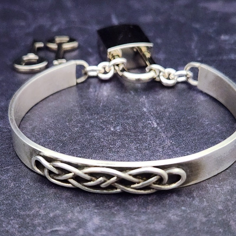 The CADMAN Locking Submissive Cuffs feature a chain that accommodates a small lock, or they can be worn with the handcrafted traditional clasps for total discretion. Crafted from sterling silver, these luxurious pieces add a sophisticated flair to BDSM boudoirs. By My Secret Heart Studios