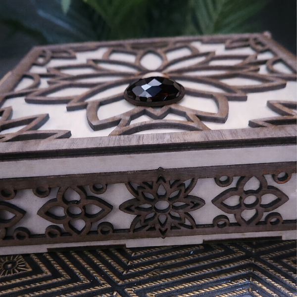 MANDALA PRESENTATION BOX {Walnut & Basswood}