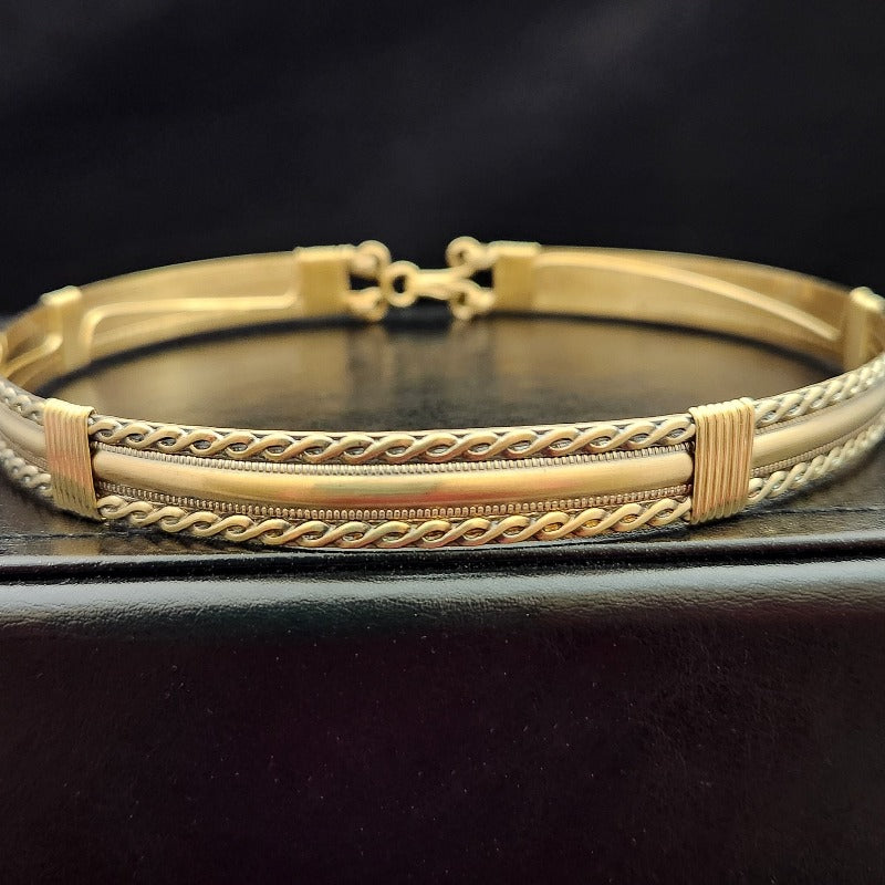 Bold, dramatic and luxurious, this collar is from our BABYLON COLLECTION. Babylonian jewelry was not only a way to add style but also represented wealth, status, and spiritual reverence. An exquisite craft, attention to detail, and artistic prowess left a permanent impression in the world of ancient jewelry.