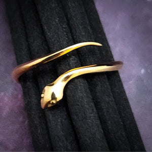 This sleek and sinuous ring boasts a bypass design that artfully mimics a lifelike snake shape, with its head and tail curling into the ends of the ring. Easily adjustable, this ring can fit a wide range of sizes. This ring seamlessly blends art and style, adding a touch of whimsy to your everyday style. 