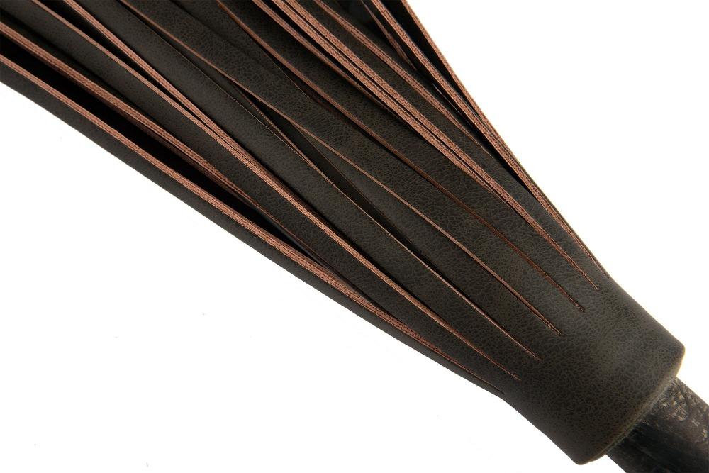 Fit for a Master, this stylish and luxurious flogger will look amazing in your dungeon. Perfect for impact play, imagine the feel and sounds as the leather impacts on your sub's body.