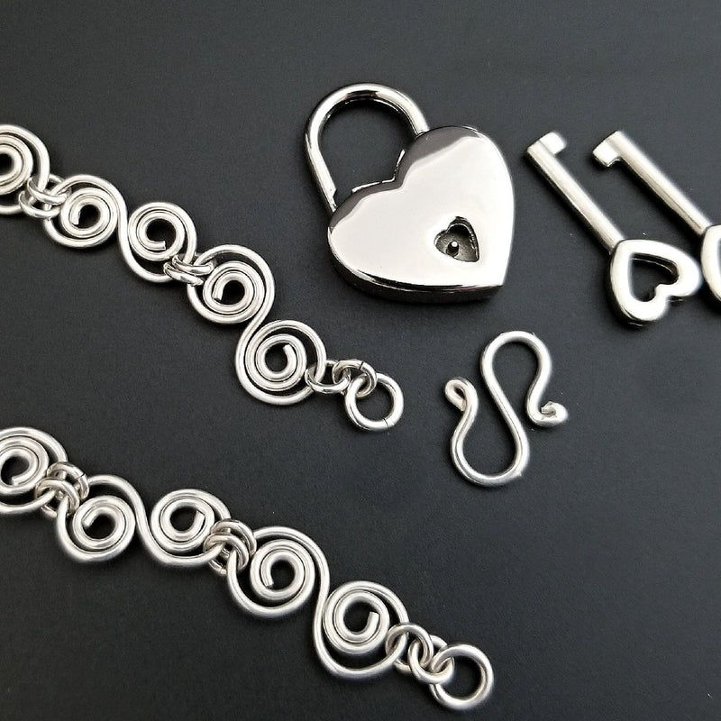An infinity symbol is a universal statement of unending love. I believe those in a committed BDSM lifestyle know that our commitment is usually deeper and stronger than most traditional relationships. {Just my humble opinion, ;-D } These soft chain link collar is such a beautiful way to honor your power exchange or dynamic. This submissive collar can be worn locked, or with a traditional clasp for total discretion.