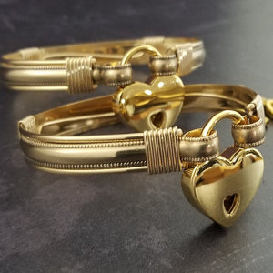 JANUS BDSM Bracelets de menottes verrouillables ou dispositifs de retenue de cheville, remplis d’or 14 carats avec accents remplis d’or