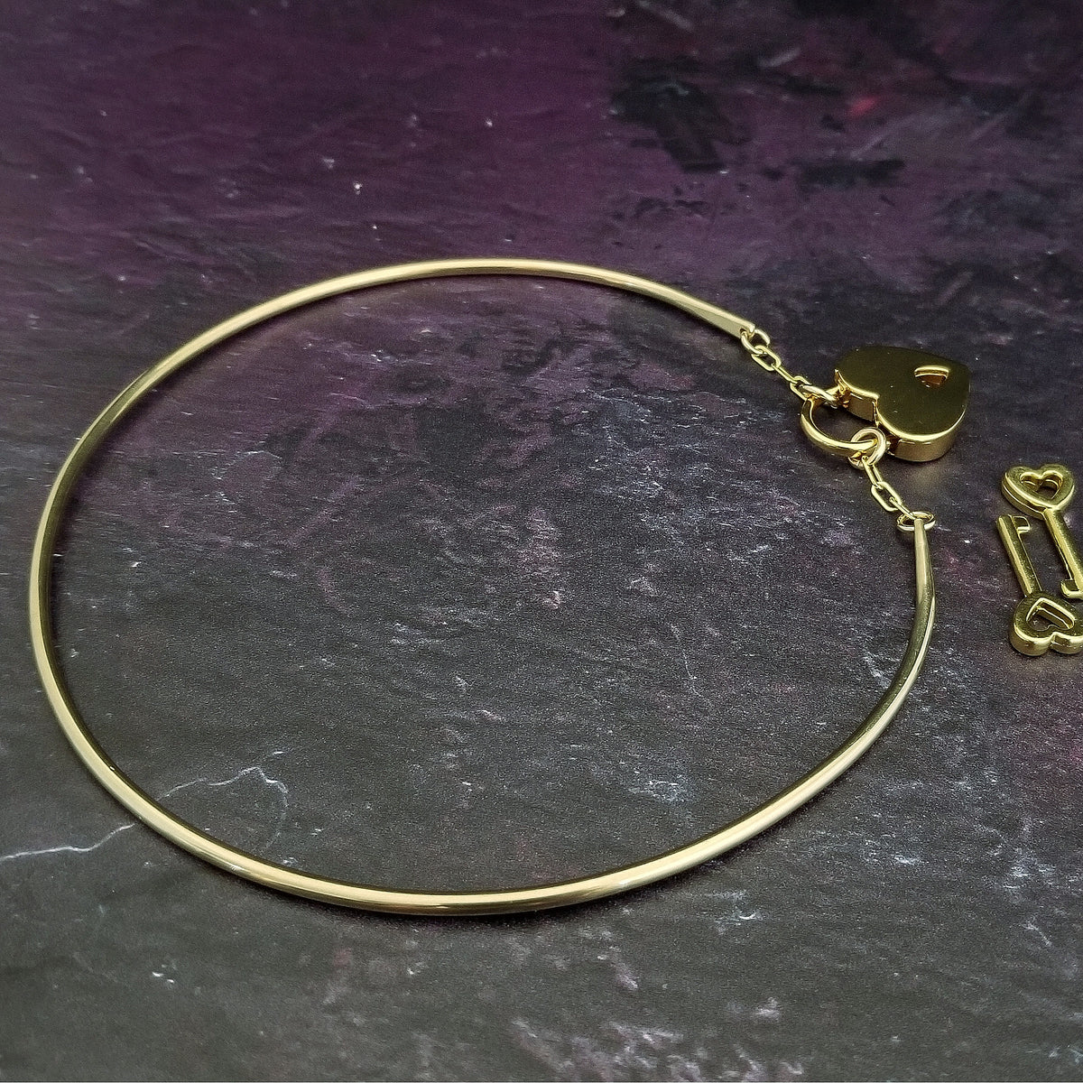 A MINIMALIST LOCKING COLLAR {Precious Metals} with a clasp by MY SECRET HEART STUDIOS.