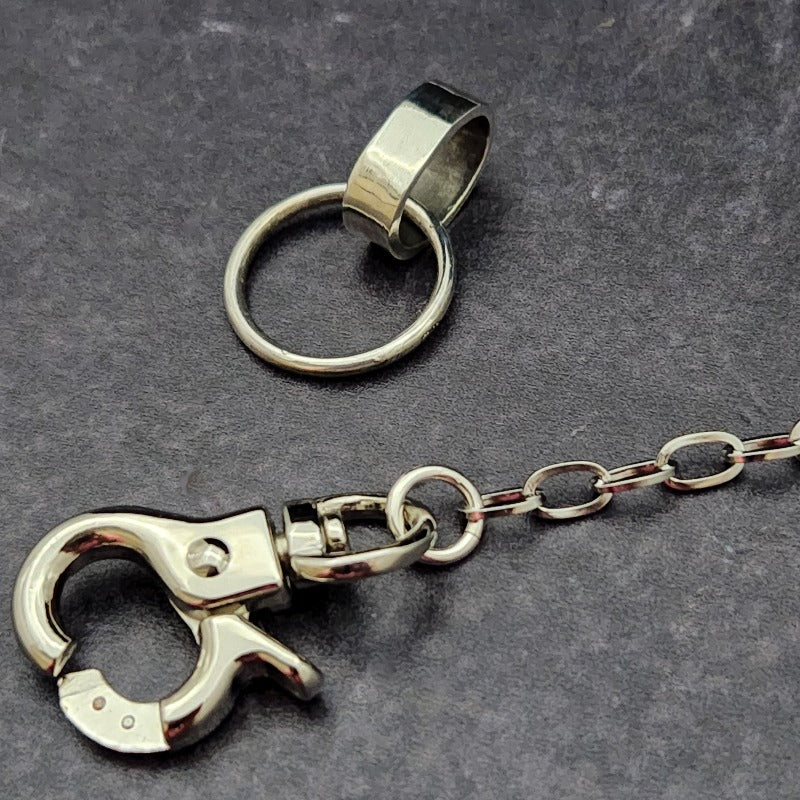 A sleek and simple chain collar of Stainless Steel gets it done. The handle is 10 inches of chain, so both small and large hands should fit easily. The 36 inch chain ends with a silver tone swivel trigger clip. Features a handcrafted sterling O Ring with a bail opening large enough to fit most all of our collars.