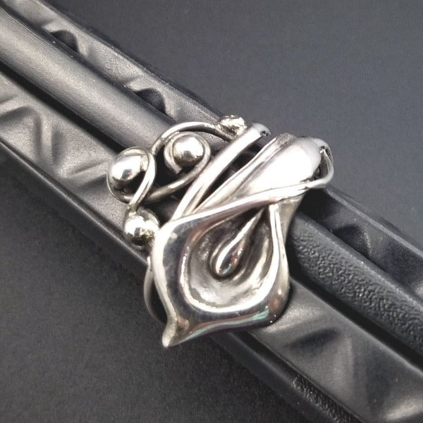 The Calla Lily Collection is a graceful addition to our artisan BDSM jewelry line. Graceful and feminine, this ring is the perfect compliment to our Calla Lily collars or bracelet.