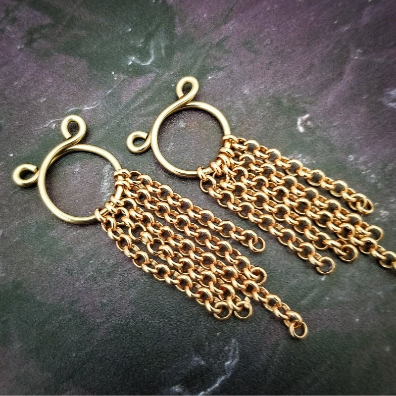 These nipple rings are non-piercing and fully adjustable, so you can achieve a nice snug fit that suits your experience. Place the nipple rings over erect nipples and tighten or loosen to achieve the perfect fit, and a delectable squeeze. These beautiful accessories will keep your nipples proud and standing tall. Wonderful for sensation play.