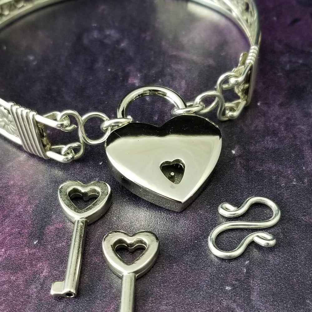The Bel Fiore is one of our most delicate and feminine designs. Totally discreet. Can be locked for submission or show of Ownership, or worn with the traditional clasp for totally discreet wear.