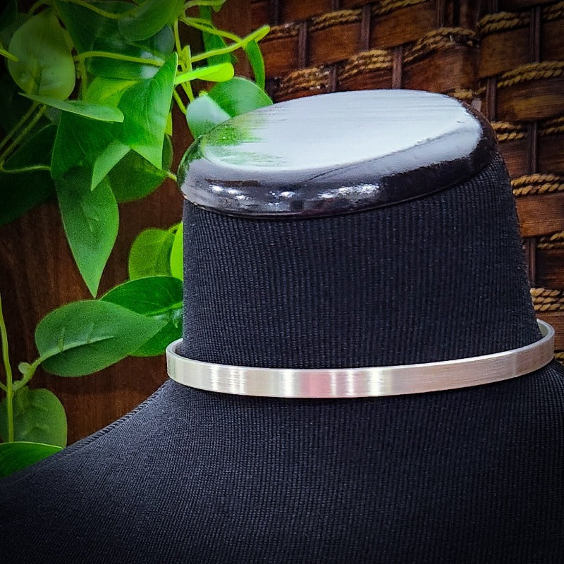METAKI Unterwürfiges Halsband mit KOSTENLOSEM ANHÄNGER 