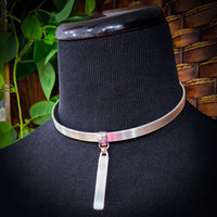 METAKI Unterwürfiges Halsband mit KOSTENLOSEM ANHÄNGER 