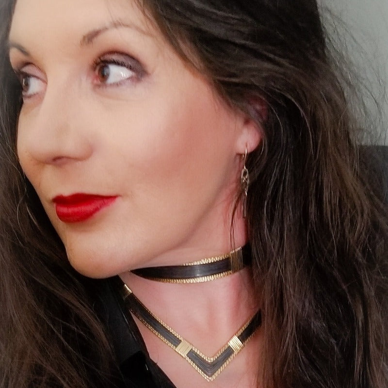 COLLAR - AMARI V STYLE Locking Submissive Collar, Black and Gold
