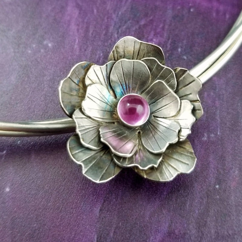 Why wear the same submissive collar everyday? With these collar slides, you can adorn your sub or yourself with a mix beautiful flowers and gemstones, and choose a different look everyday. With our Jardin Collection, you can make a beautifully discreet statement of Ownership or submission of your BDSM D/s or M/s relationship. Choose one flower, two or three flowers, choose your gemstones, and choose your flower.