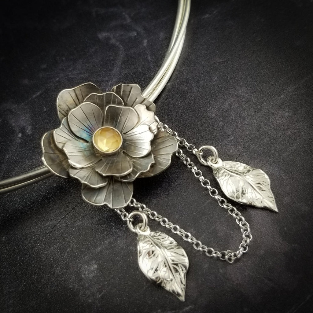 Add some boho chic to your Jardin Flower Collection with a chain slide.