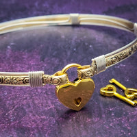 WILDE BLUME Gold mit Sterling-Akzenten für den Tag und verschließbares unterwürfiges Halsband