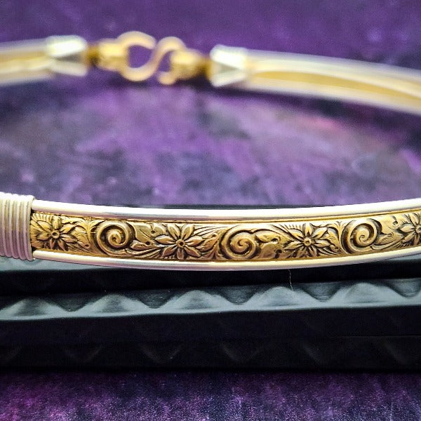 WILDE BLUME Gold mit Sterling-Akzenten für den Tag und verschließbares unterwürfiges Halsband