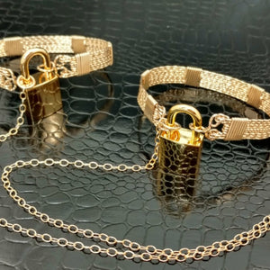 ASHANTI Submissive Armbänder {Paar} Handgelenk oder Knöchel mit KOSTENLOSER Handschellenkette (14 Karat Gold gefüllt) {PAAR}