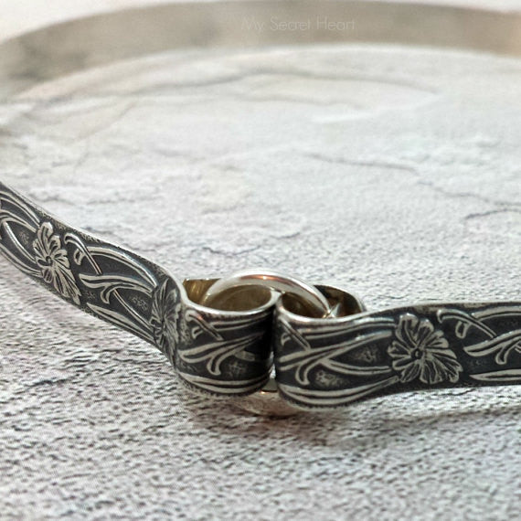 Use this snap-close clasp to turn your Secret Heart submissive collars or cuff bracelets into day wear for the vanilla world. Just slip it through the metal loops and snap closed.