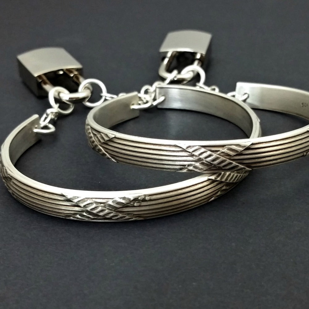 ST. ANDREW-KREUZ-Verschlussarmbänder {Paar}