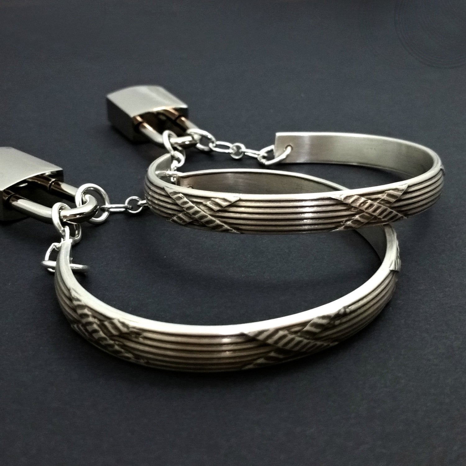 ST. ANDREW-KREUZ-Verschlussarmbänder {Paar}