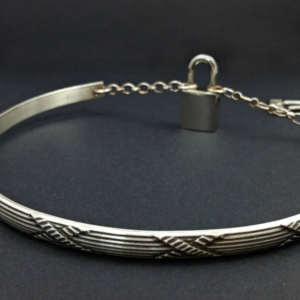 ST. ANDREW'S CROSS Locking Collar